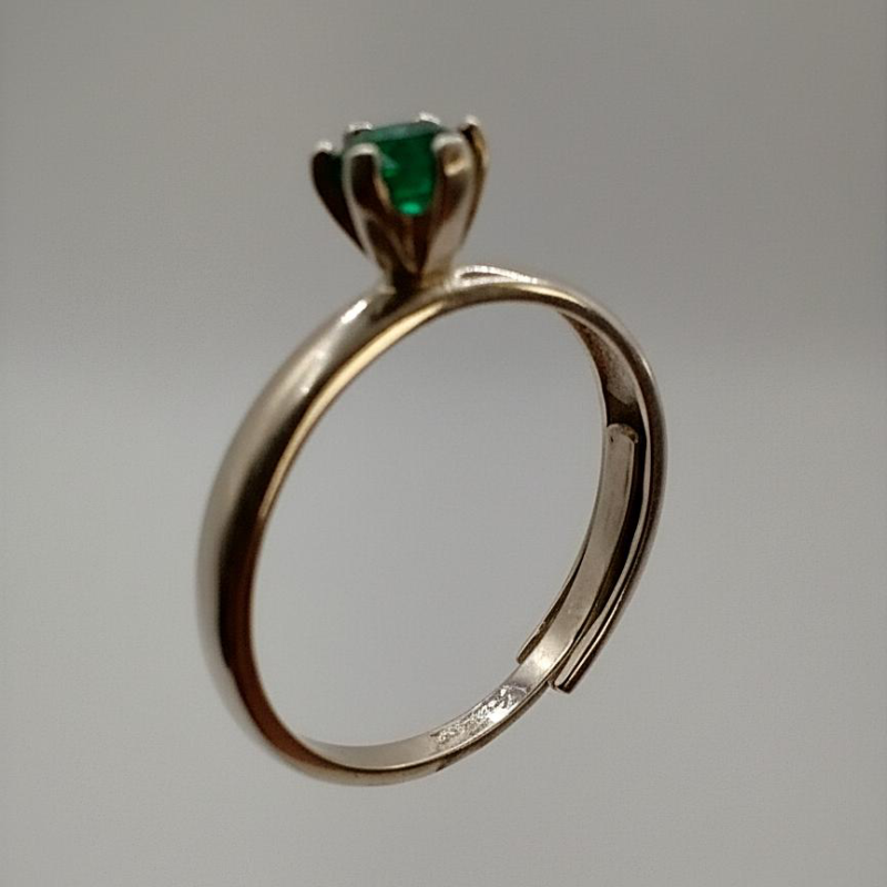 ANILLO SOLITARIO EN PLATA CON IMITACION ESMERALDA